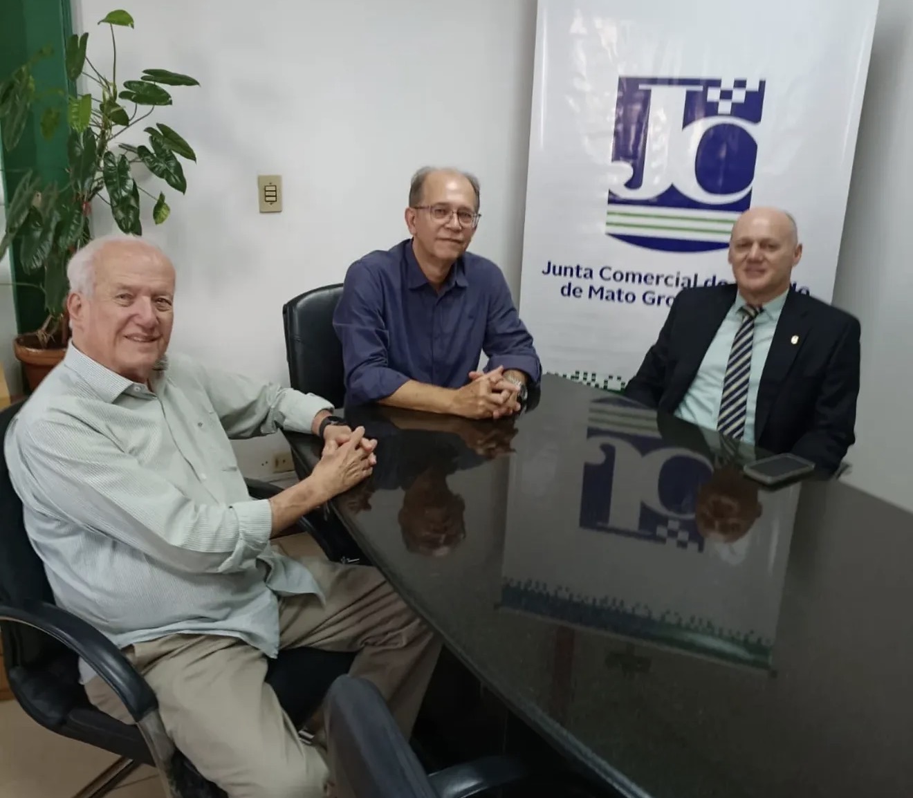 JUCEMS recebe novo presidente do CRC/MS para alinhamento de estratégias